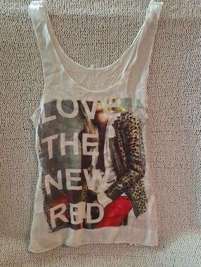 Transparent Like Women’s White Graphic Tank Top with Leopard Print Accent